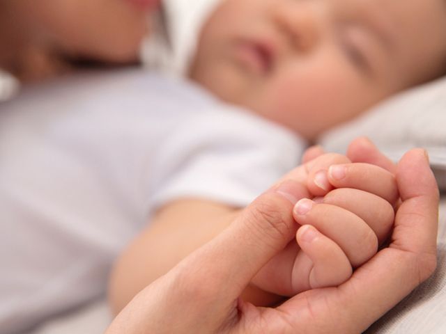 Ibu Panik Muka Bayi Merah & Mulut Berbuih Lepas Hidung Disapu Minyak Angin – 'Maafkan Ibu' 2