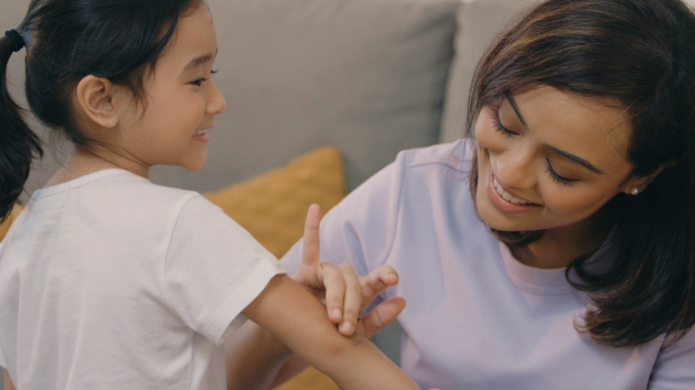 [VIDEO] “Setiap Hari Saya Menangis, Sedih Tengok Keadaan Anak Saya, Kalau Ada Penyelesaian Harga RM10,000 Pun Saya Sanggup Beli! Janji Anak Saya Sembuh!”