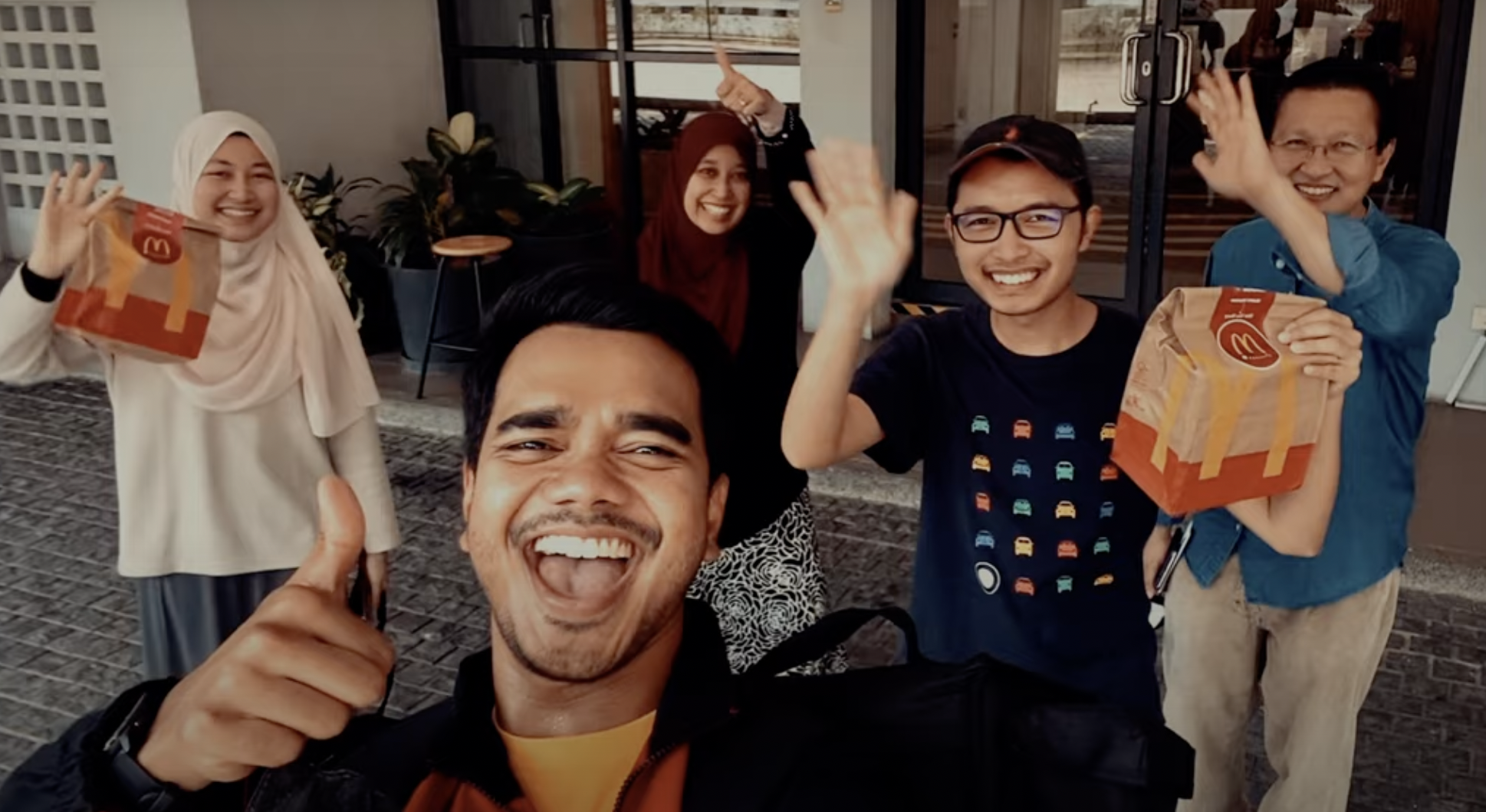 Terkejut Selebriti Kegemaran Buat Surprise Hantar McDonald’s Depan Rumah? Inilah Wajah Pemenang Peraduan #SelebHantarMeals
