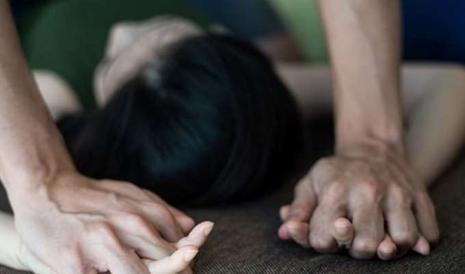 Gagal Bayar Hutang, Pengurus Durjana Ajak Isteri Orang Buat Seks Sebagai ‘Ganti’