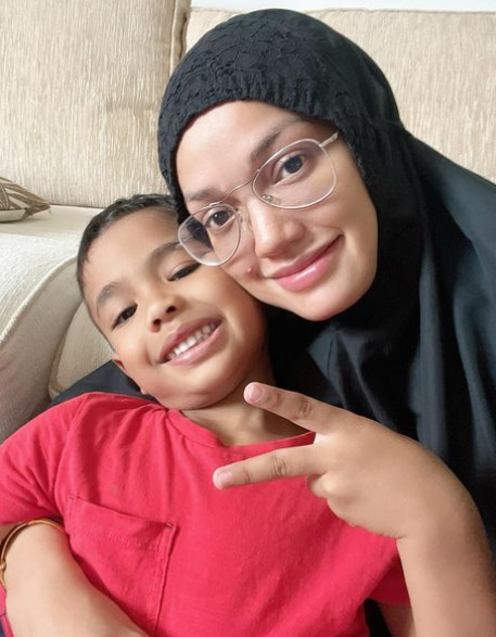 Puteri Sarah Kongsi Foto Dengan Anak Lelaki, Peminat Titip Kata Semangat – ‘Fight For Your Right!’ 3