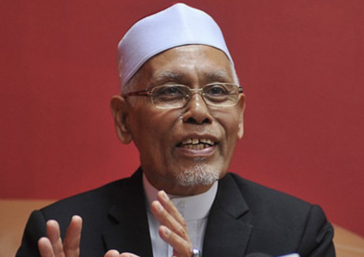 Trend Kipas Jadi Makmum, Mufti Pulau Pinang Beri Respon – ‘Kalau Niat Persendakan Agama Dikira Murtad’