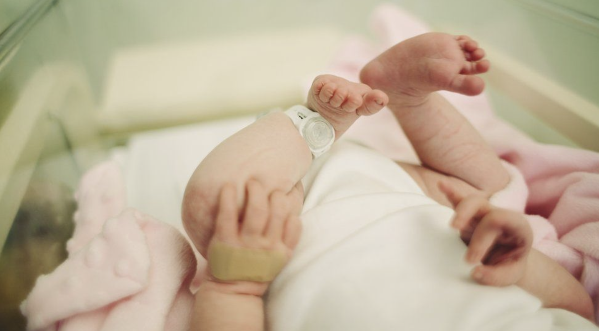 Dibawa Ke Hospital Akibat Perut Kembung, Doktor Terkejut Temui Janin Dalam Perut Bayi