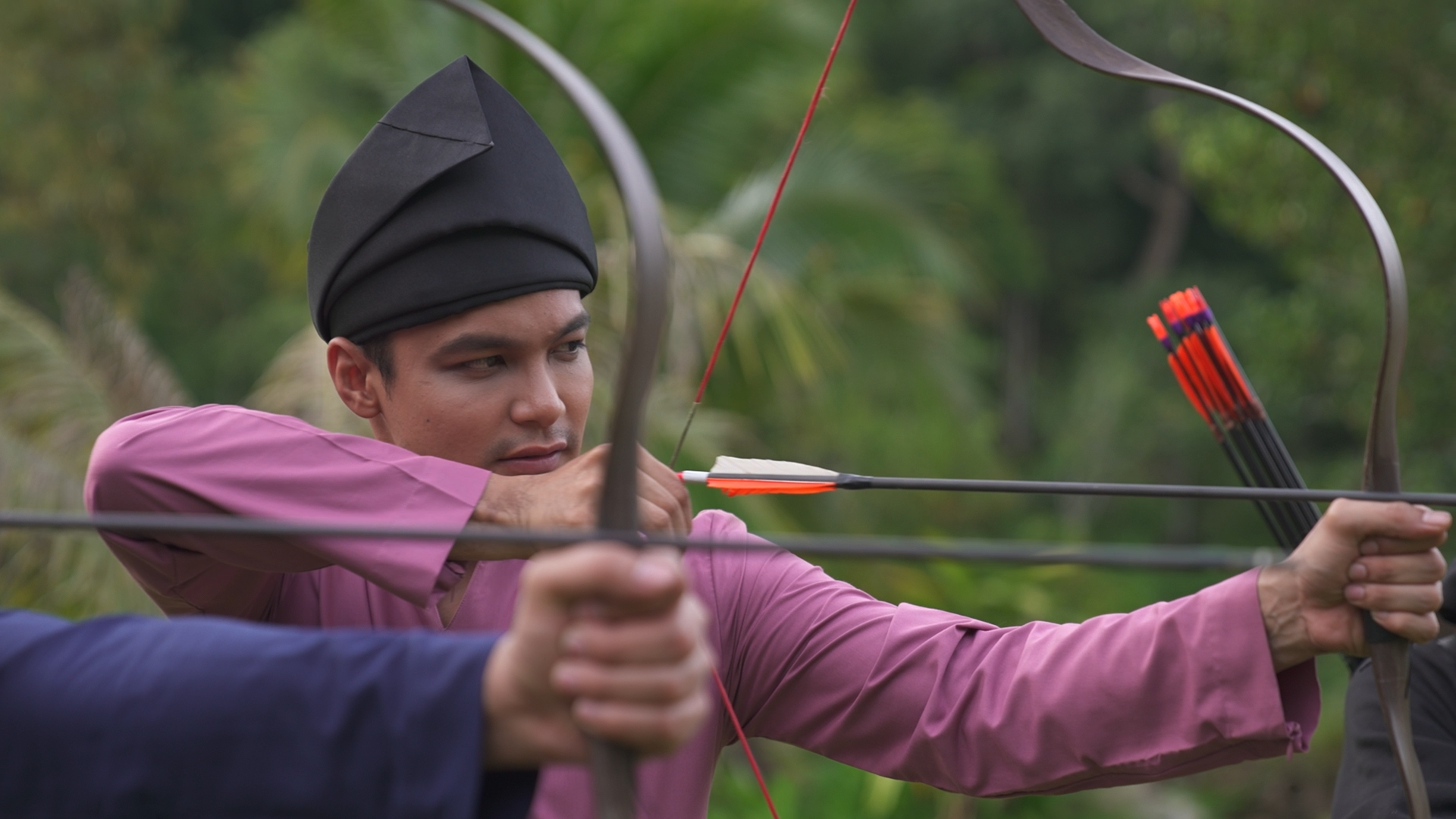 [VIDEO] Gempar! 2 Pahlawan Melayu Kacak Muncul Di Janda Baik? Eh, Macam Syafiq Kyle La!