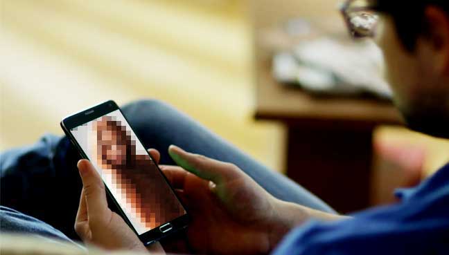 Pekerja Kilang Didakwa Miliki 128 Gambar Lucah Dalam Telefon Bimbit