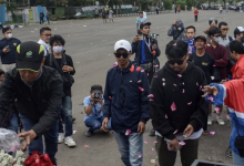 Dakwa Pihak Berkuasa Lepas Gas Pemedih Mata Sebagai ‘Pembunuh’, Lelaki Hilang 3 Anak Saudara Dalam Rempuhan Stadium Di Indonesia