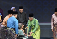 Beza Agama Bukan Penghalang Besarkan Anak Angkat, Jasa Chee Hoi Lan Dihargai Istana Negara