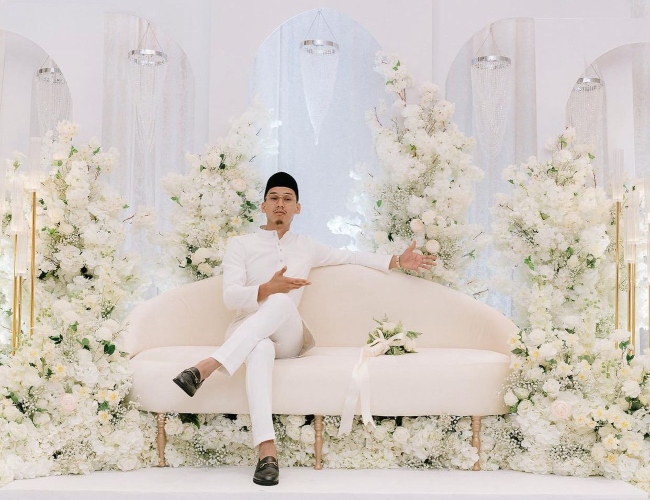 Posing Atas Pelamin Sendirian, Ramai Gadis & Janda Nak Jadi Pasangan MK K-Clique