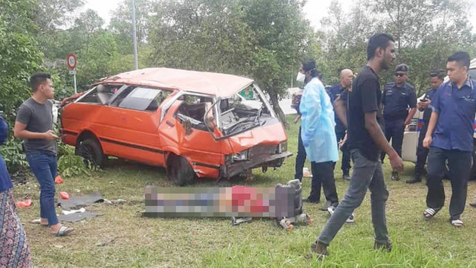 Van Sekolah Hilang Kawalan, 2 Pelajar Dirawat Di Zon Merah