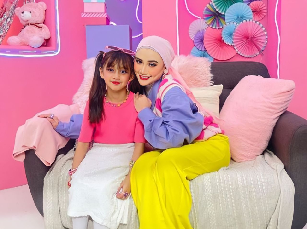 Netizen Sedih Tengok Gaya Tudung Wawa Zainal – ‘Kenapalah Pakai Macam Tu, Lebih Cantik Kalau Tutup Leher Dan Telinga’