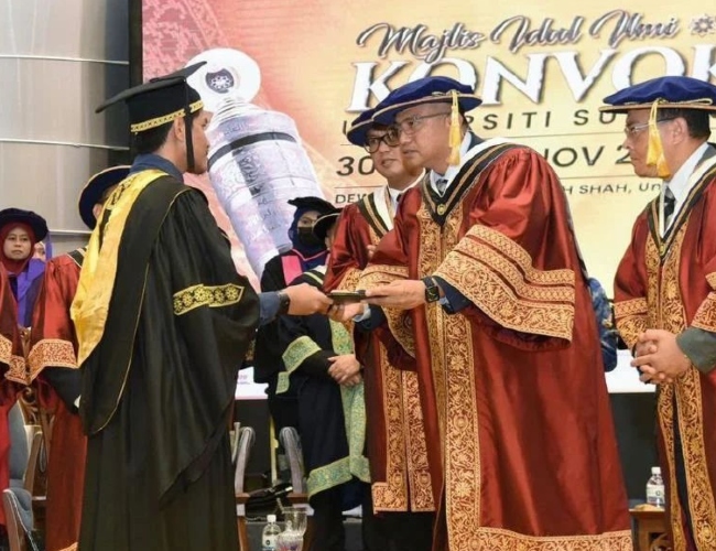 Bapa Meninggal Dunia 6 Jam Sebelum Majlis Konvokesyen, Anak Kuatkan Diri Hadir Terima Skrol