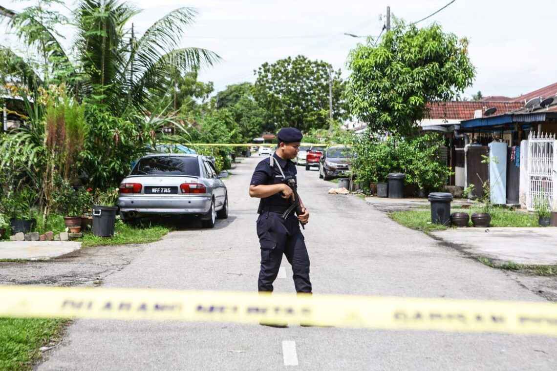 Lengan Kanan Cedera, Lelaki Ditembak Di Depan Rumah
