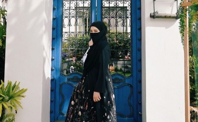 Neelofa Geli Hati Jawab Soalan Netizen – ‘Tak Ada Job Ke Asyik Buat Live Je?’