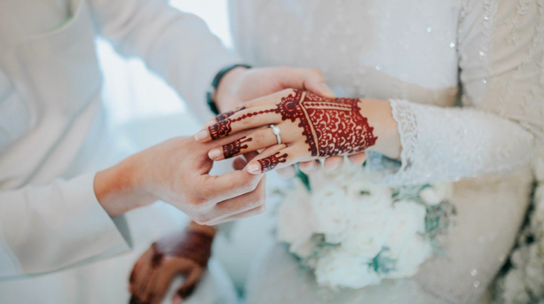 Bekas Jurulatih Bola Sepak Selamat Bernikah Dengan Artis