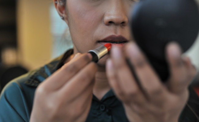 Berangan Diva! Artis Berambut Merah Didakwa ‘Buat Muka’ Bila Terpaksa Tunggu Lama