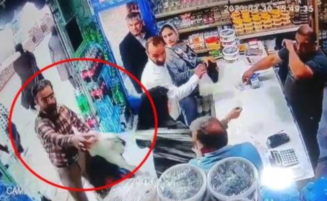 [VIDEO] Dua Wanita Dilempar Yogurt & Ditahan Gara-Gara Tak Pakai Tudung