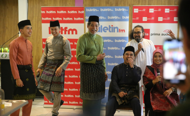 Meriah! Rumah Terbuka Hot FM Buletin FM Rai Pendengar Setia & Anak-Anak Yatim