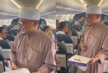 [VIDEO] Gelagat Ustaz Wadi Jadi ‘Pramugara’ Bagi Biskut Pada Selebriti Curi Tumpuan Netizen