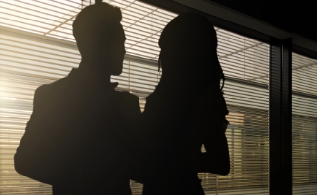 Bos Didakwa Ke Mahkamah Akibat Desak Pekerja Dating Dengan Lelaki Tua
