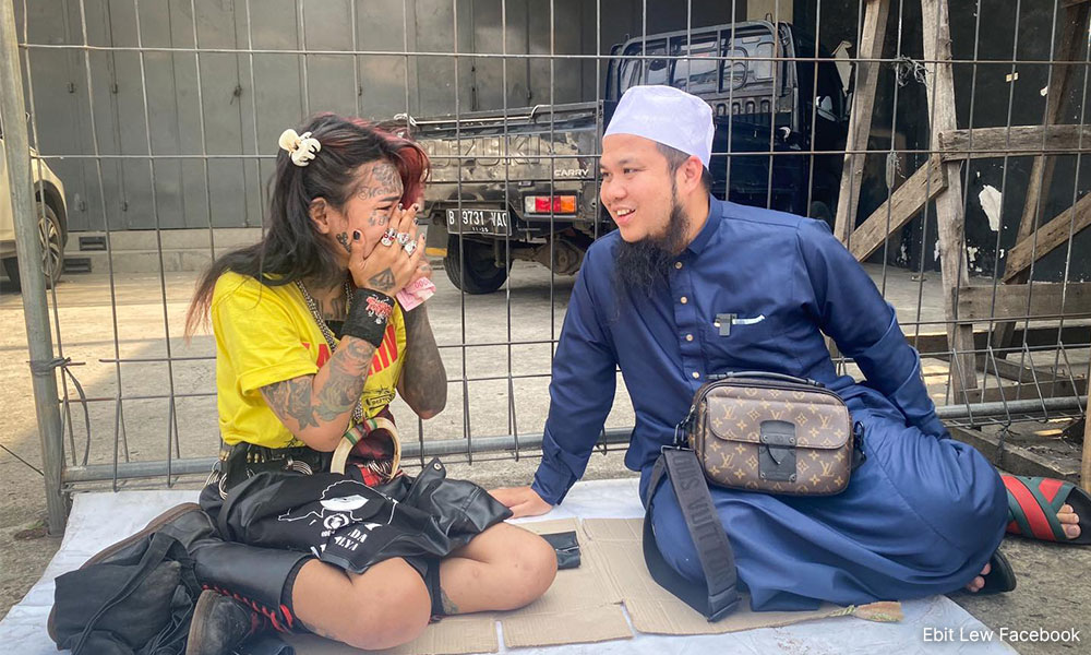 Ebit Lew Kata Mondy Buat Tatu Sendiri, Tapi Video Lama Bongkar Kebenaran? Netizen Mula Tak Sedap Hati