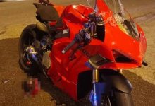 Gagal Elak Kereta Keluar Simpang, Penunggang Ducati Panigale Maut Di Tempat Kejadian