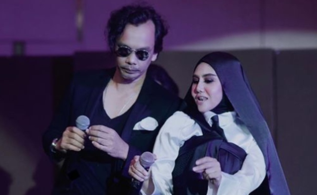 ‘Proud Of You My Wife’ – Nyanyi Hampir 80 Buah Lagu Untuk Konsert, Suami Sifatkan Ella Buat Kerja ‘Gila’