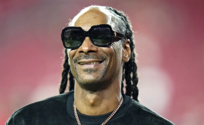 Snoop Dogg bantu warga emas pertahankan tanah