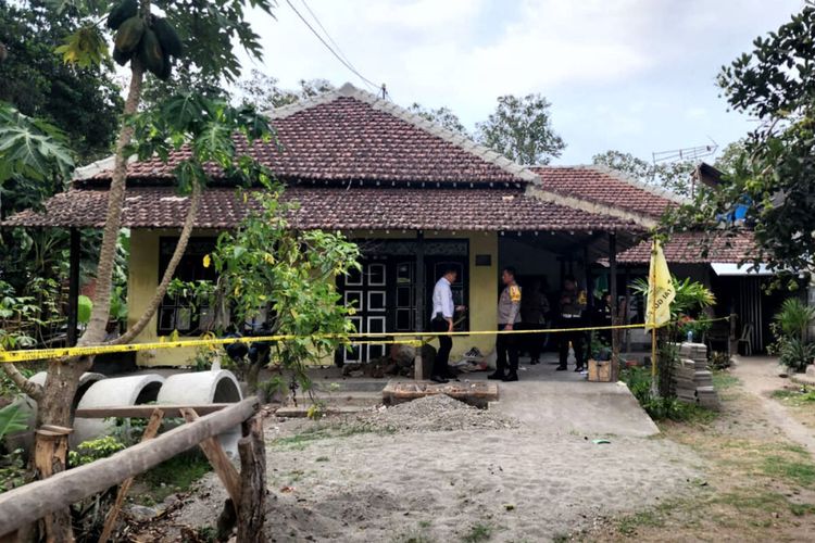 Tuan Rumah Jumpa Rangka Manusia Tertimbus Bawah Lantai Bilik