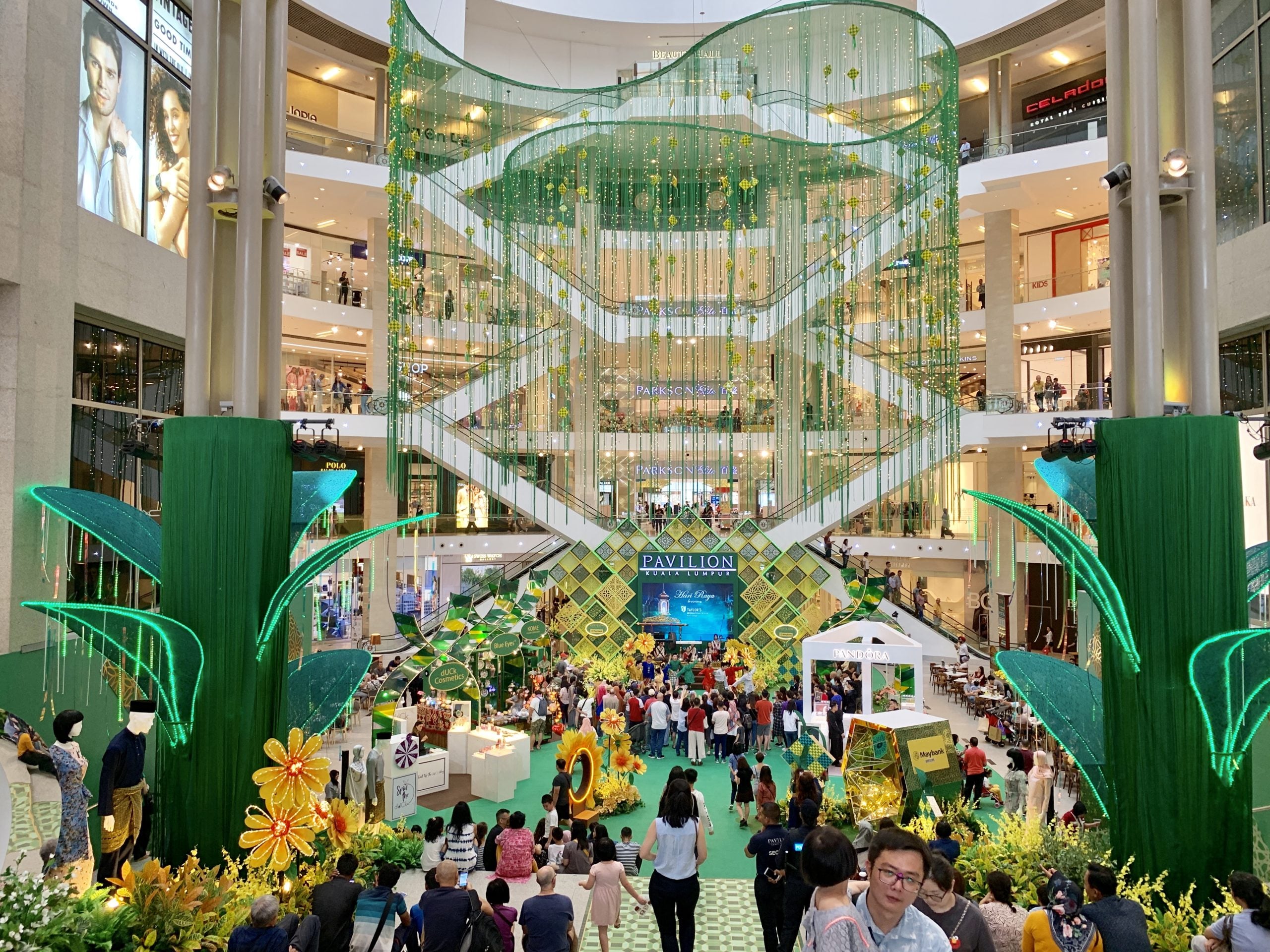 Sambutan Raya Di Pavilion KL Bikin Netizen Teruja. Siap Boleh Join Anyam Ketupat Lagi!