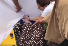 [VIDEO] Bersalin Atas Jalan Raya Selepas Kemalangan Motor, Akak ‘Bidan Terjun’ Dipuji Netizen