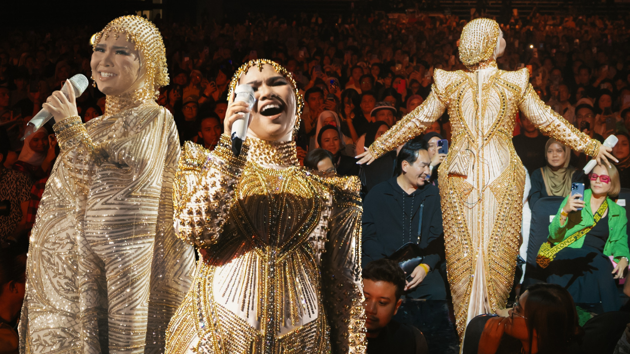 Pereka Busana Mewah ‘Queen Of Gold’ Aina Abdul Dedah Harga Cecah RM120,000 & Berat 40kg – ‘Fabrik Ini Tak Jual Di Malaysia’