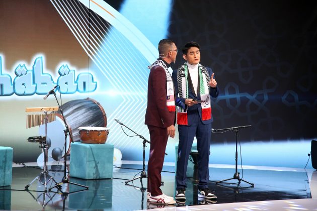 Shamsul Ghau-Ghau dan Tilmiz Fahmi selaku duo host Pentas Marhaban yang sangat ceria dan bertenaga