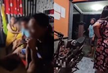 [VIDEO] Isteri Serbu Rumah Pelacuran, Suami Syok Baring Dengan Wanita ‘Berkemban’ – ‘Puas Hati Tengok Dia Kena Tampar’