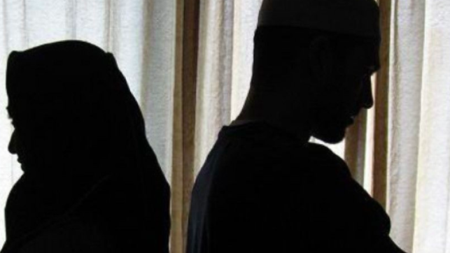 Suami Angkut Skandal Balik Rumah, Kantoi Buat ‘Projek’ Masa Solat Jumaat – ‘Suara & Aksi Terakam Dari Kamera Pantau Kucing’