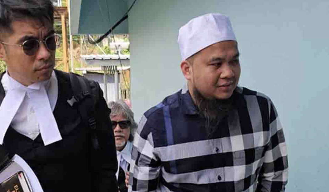 ‘Ebit Lew Didakwa Kerap Hubungi & Hantar Gambar Tunjuk Kemaluan’ – Pengadu