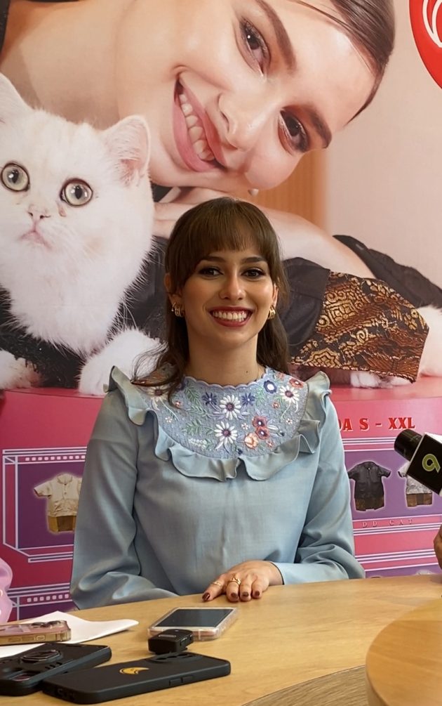 Anna Jobling Terlibat Reka Koleksi Baju Raya Kucing