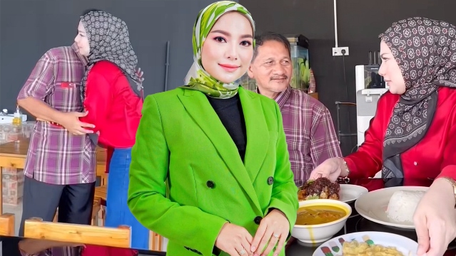 [VIDEO] Thalia Baiduri Syukur Berjumpa Semula Dengan Bapa Selepas 30 Tahun Berpisah – ‘Dapat Cium Tangan Papa, Tiada Rasa Dendam’