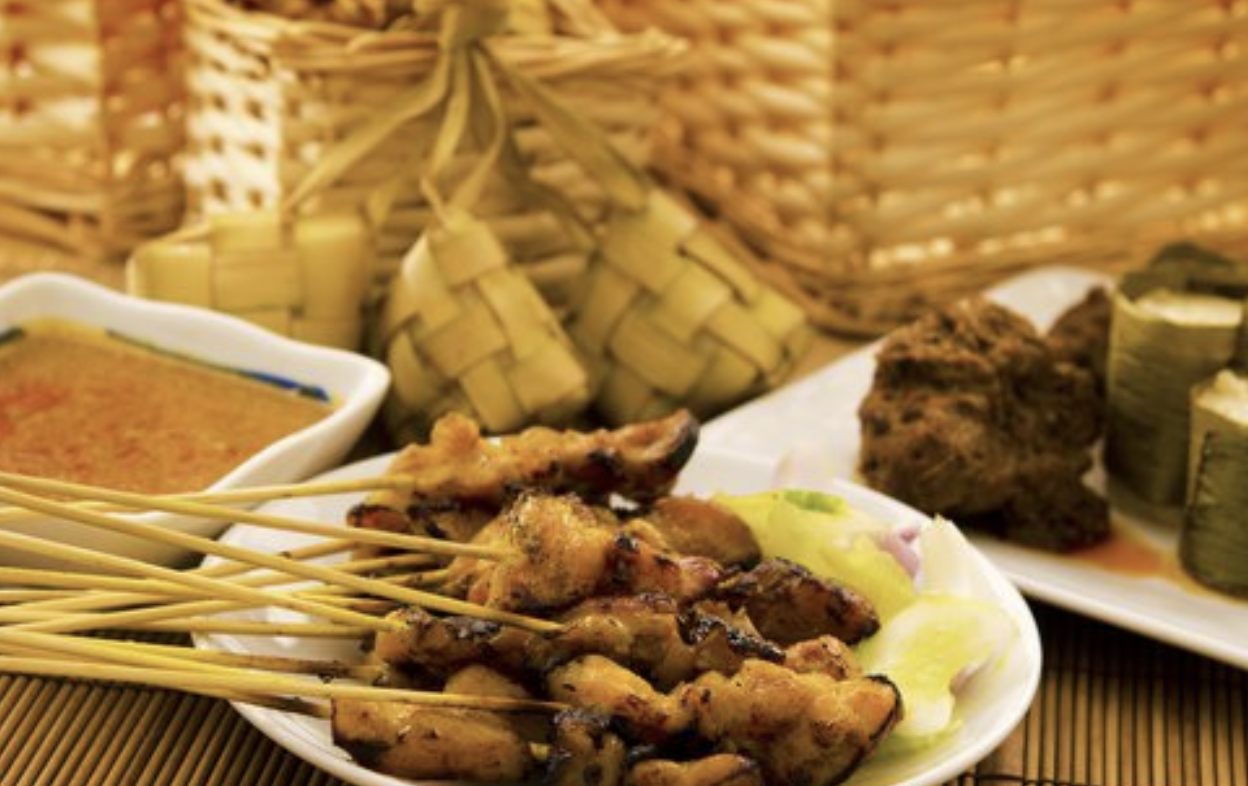 Lemang, Ketupat & Rendang Antara 10 Menu Wajib Ada Setiap Kali Hari Raya!