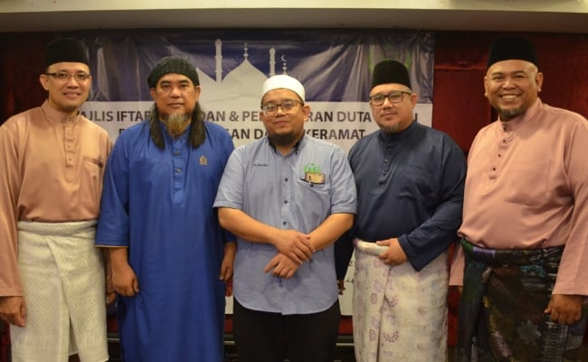 ‘Angkat Kisah Golongan Mualaf Di Malaysia’ – Daqmie, Perkim Datuk Keramat Lancar Single Raya ‘Yang Mulia’