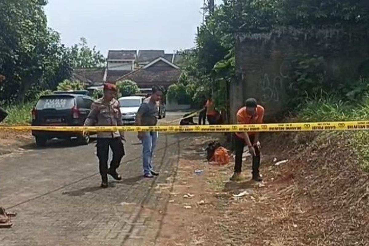 Ingatkan Sampah Rupanya Mayat Dibungkus Dalam Kain Sarung