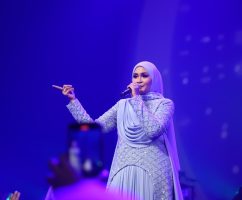Konsert Memori Berkasih Siti Nordiana 25 Tahun Bikin Penonton Tersentuh, Imbau Kenangan Duet Bersama Achik Spin