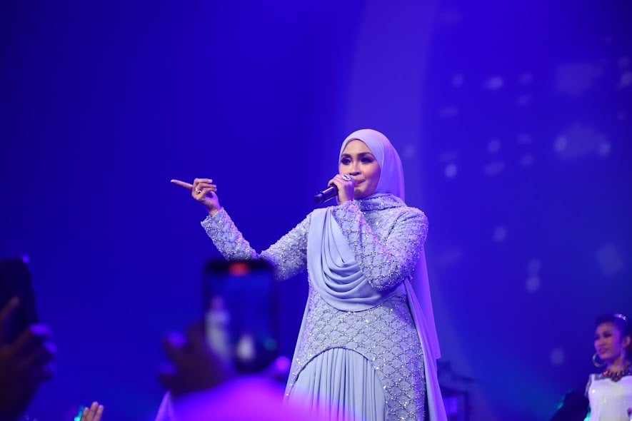 Konsert Memori Berkasih Siti Nordiana 25 Tahun Bikin Penonton Tersentuh, Imbau Kenangan Duet Bersama Achik Spin