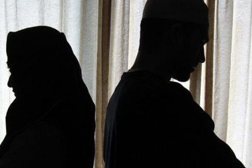 Pelakon Popular Didakwa Hangat Bercinta Dengan ‘Hijab Stylist’ Isteri?