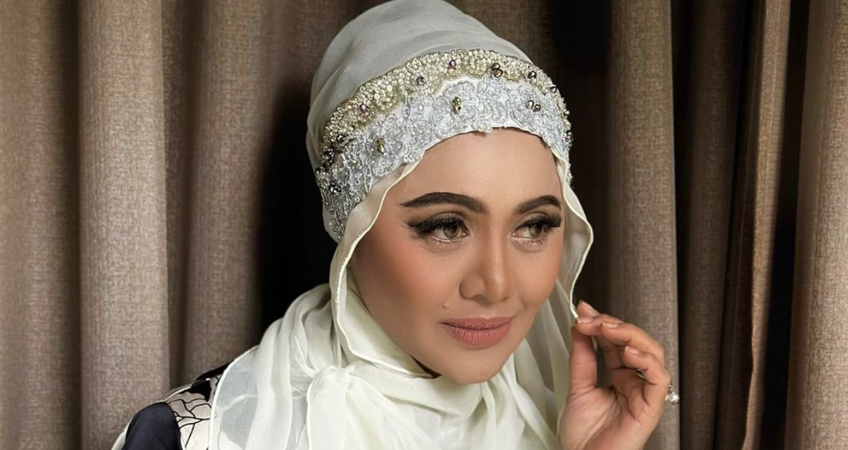 ‘Saya Tidak Seperti Orang Lain Yang Dapat Mimpi Dib*kar Sebelum Pilih Untuk Bertudung’ – Raja Azura