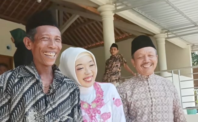 Lelaki Berkahwin Dengan Wanita 30 Tahun Lagi Muda, Lebih Berusia Daripada Mentua