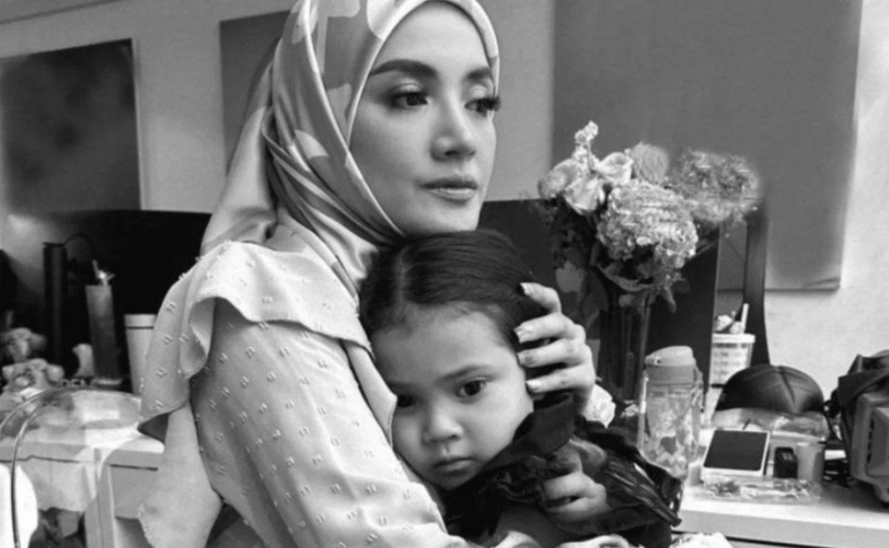 ‘Kuat & Tabah, Itulah Sifat Yang Ada Padamu Apabila Dewasa Nanti’ – Fazura