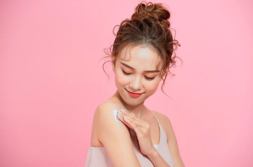 Malu & Tak Konfiden Bila Kulit Nampak Kusam & Ada Bintik Gelap? Ini Solusi Terbaik Untuk Korang!