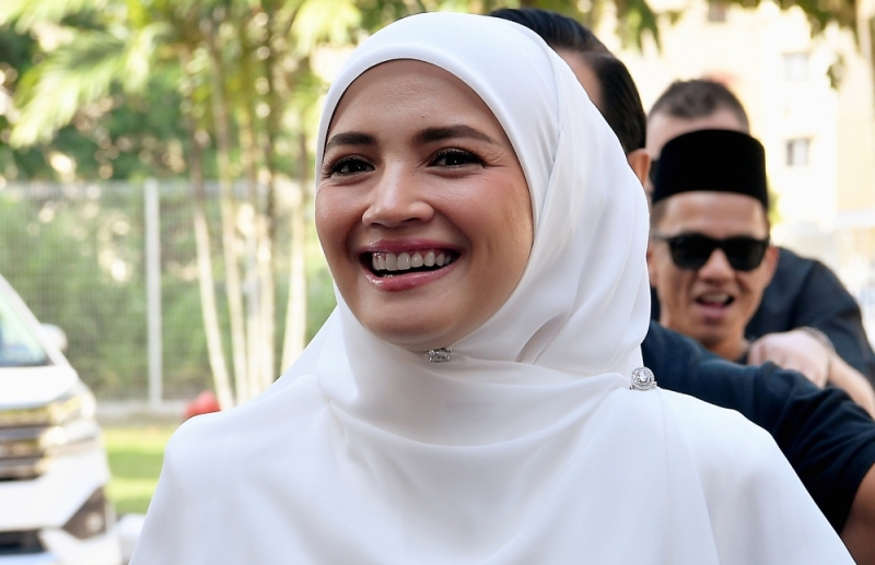 ‘Hampir Setiap Malam Fazura Sedih, Menangis & Tak Dapat Tidur’ – Pengurus