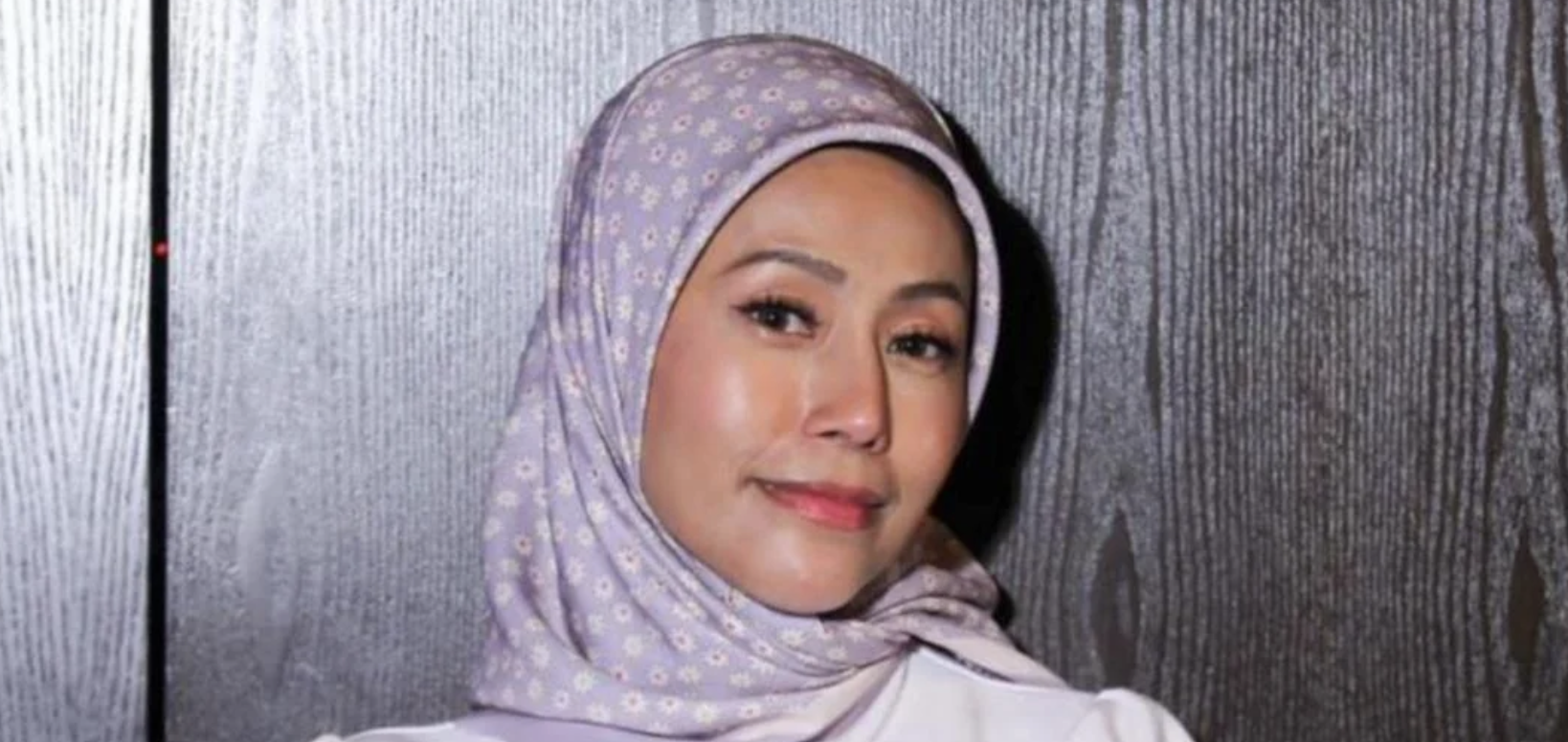 ‘Zaman Aku Mula Berlakon Dulu Bukan Baling Skrip Je, Mandi Air Batu Pun Orang Buat’ – Lana Nodin