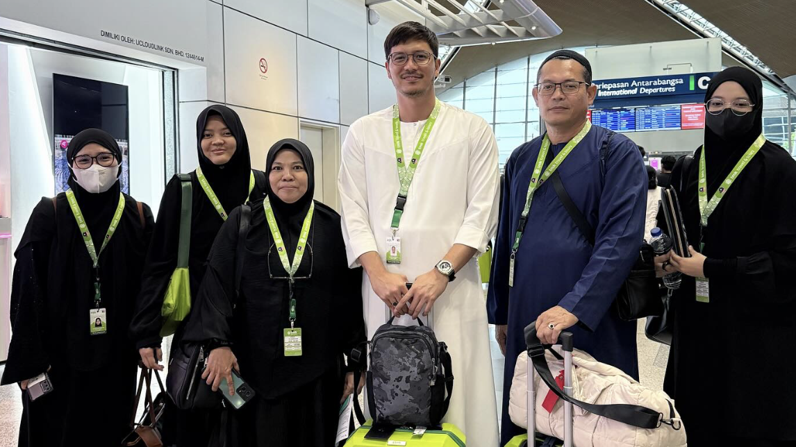 Fattah Amin Bawa Keluarga Tunai Umrah, Netizen Komen ‘Semoga Dapat Umrah Yang Mabrur & Bertemu Jodoh Di Sana’